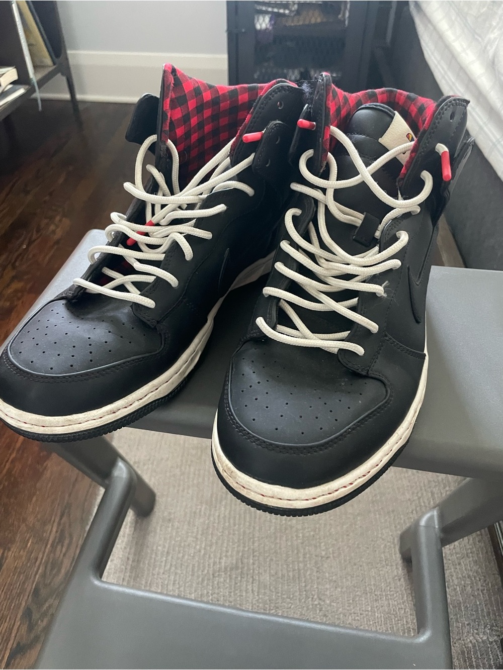 Men's Black High-Top Sneakers with Red Plaid Lining Nike - Picture 3 of 4